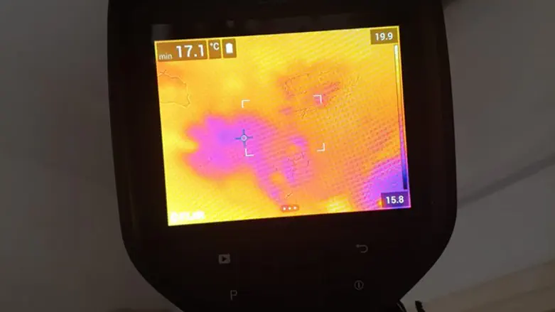 מכשיר שמאתר נזילה