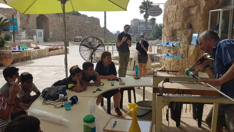 סדנת זכוכית בקסריה