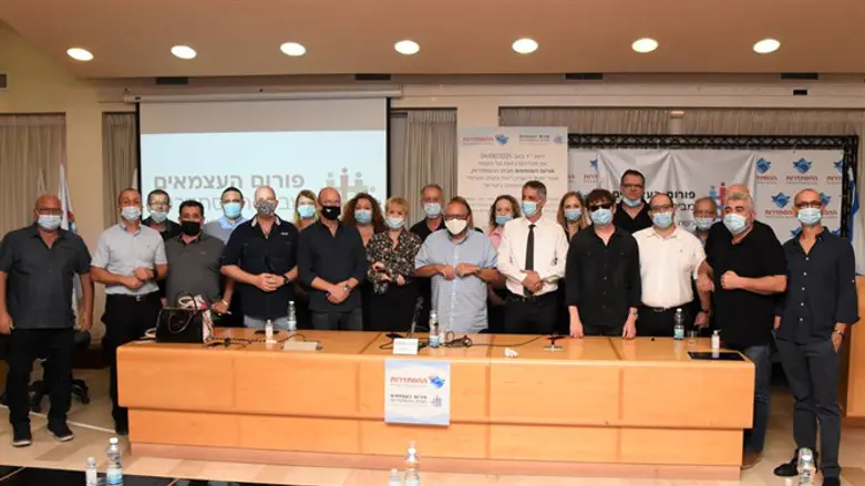 מעמד השקת הפורום