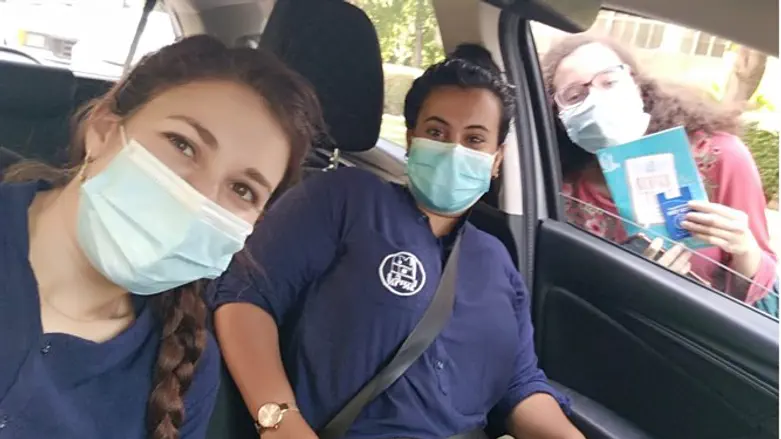 מדריכות בתנועת הנוער אריאל