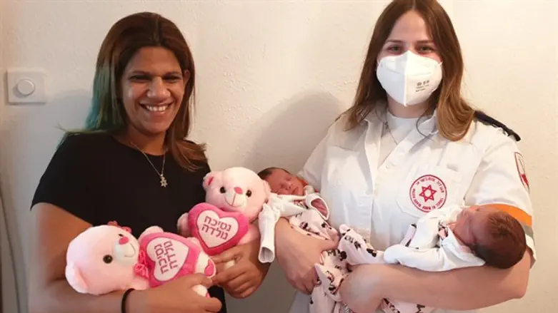 גילת יוסף, התאומות ופראמדיקית מדא אלה שפיר