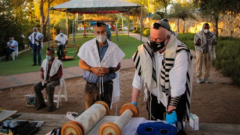 תפילה מחוץ לבית כנסת