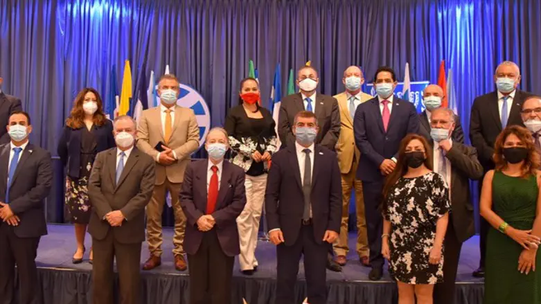 Gabi Ashkenazi with the ambassadors