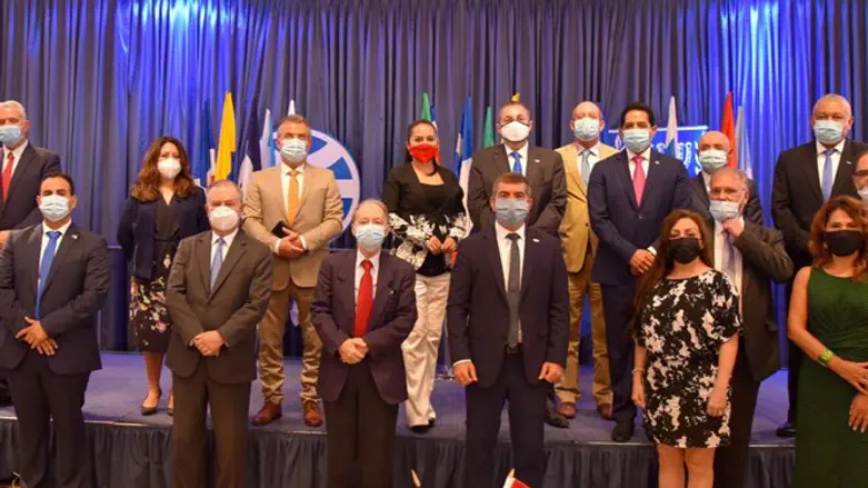 גבי אשכנזי עם השגרירים