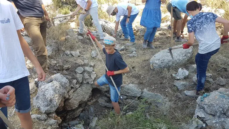 נוער המחנה בשטח השמורה