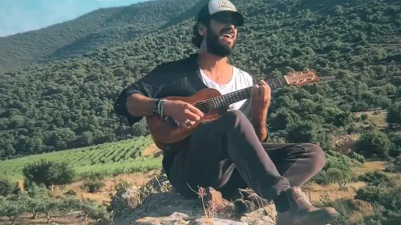 סינגל שני. אלוש למרגלות הר מירון