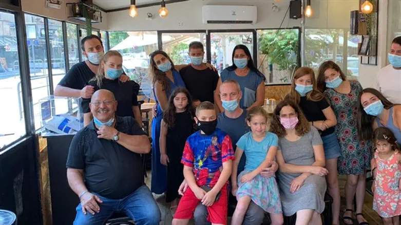 מפגש המשפחות ב"בורגר סטורי"