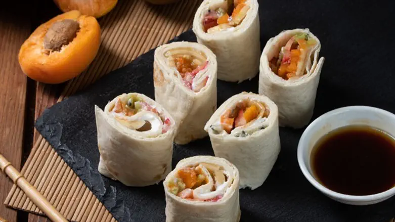 סושי פירות עם טורטיה