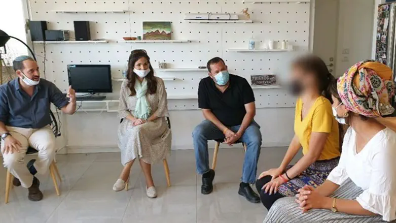 ינקלביץ' בביקור בבית שפרה