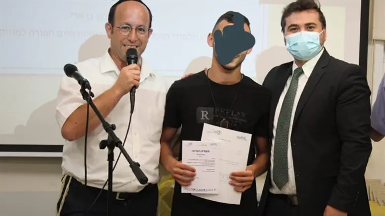 אחד הנערים שסיימו בגרות בזכות הפרוייקט
