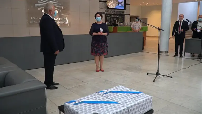 הטקס בו הועברו המכונות