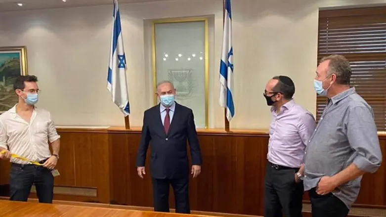 נתניהו בפגישה עם האומנים: שלום אסייג, ישי לפידות ועברי לידר