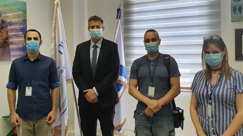 לוקחים אחריות בפגישתם עם השר יועז הנדל