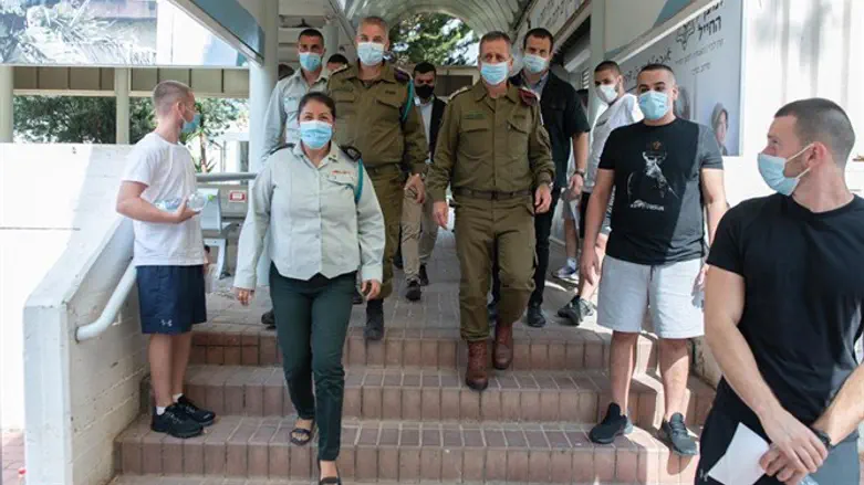 הרמטכ"ל כוכבי בלשכת הגיוס