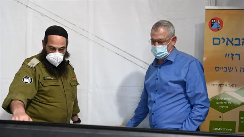 בני גנץ במפקדת הקורונה