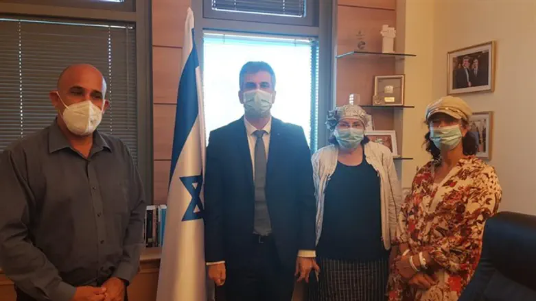 אלי כהן עם נדיה מטר, יהודית קצובר ואמיר אביבי