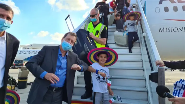 New immigrants arrive in Israel