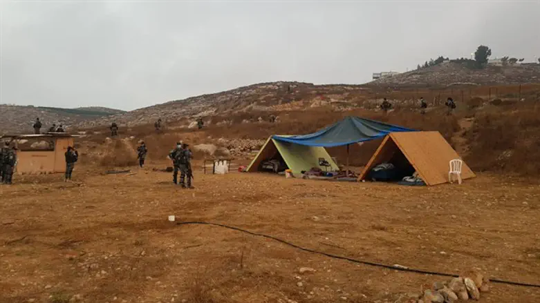 הכוחות בגבעת ''שבח הארץ''