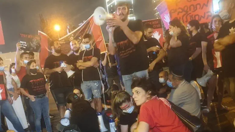 Демонстрация левых активистов в Тель-Авиве. Иллюстрация