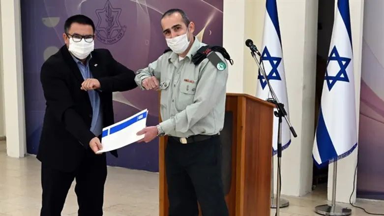 הצנזור הצבאי החדש עם השר ביטון