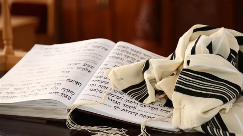 Prayer book, shawl