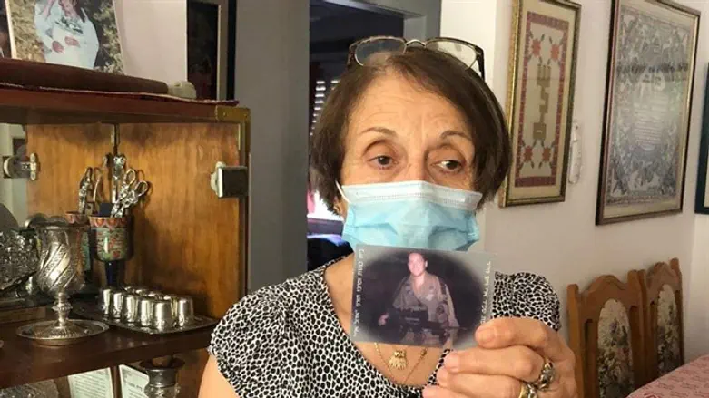 Holding the photo of Pnina's brother