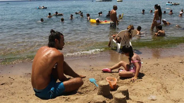 Израильский пляж. Иллюстрация