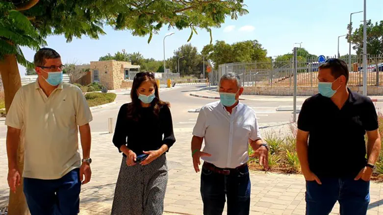 השרה ינקלביץ' בסיור בדרום