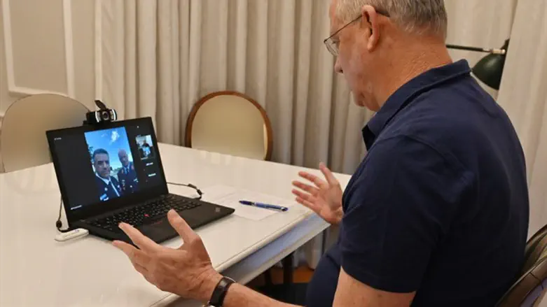 גנץ בשיחה עם מפקד חיל האוויר השוהה בגרמניה