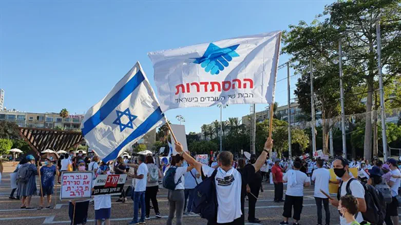 עובדי תוכנית קרב מפגינים בתל אביב