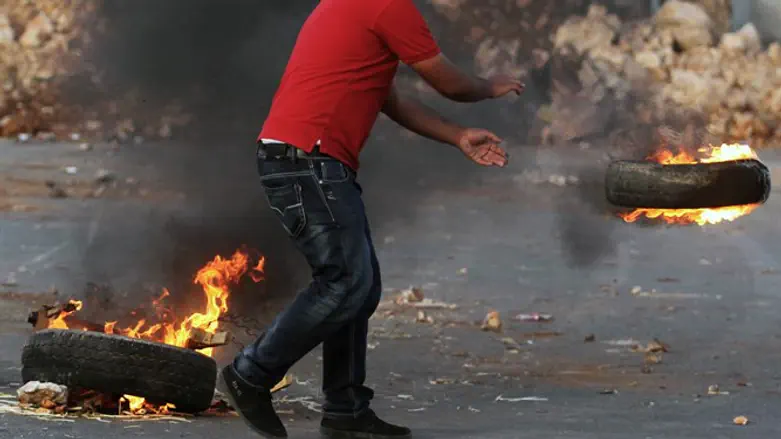 צמיג בוער. ארכיון