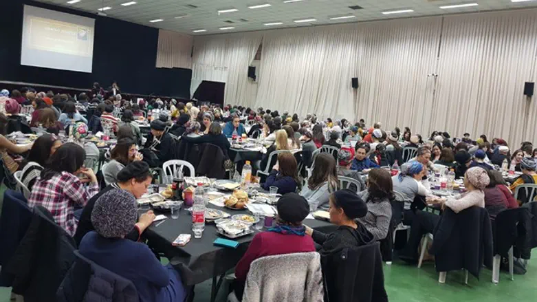 אלפי נשים לא טועות