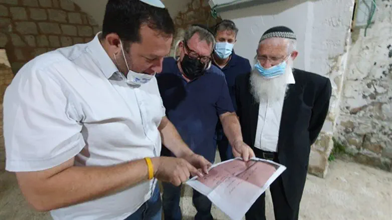 פלמח זאבי מקבל את המכתב של אביו