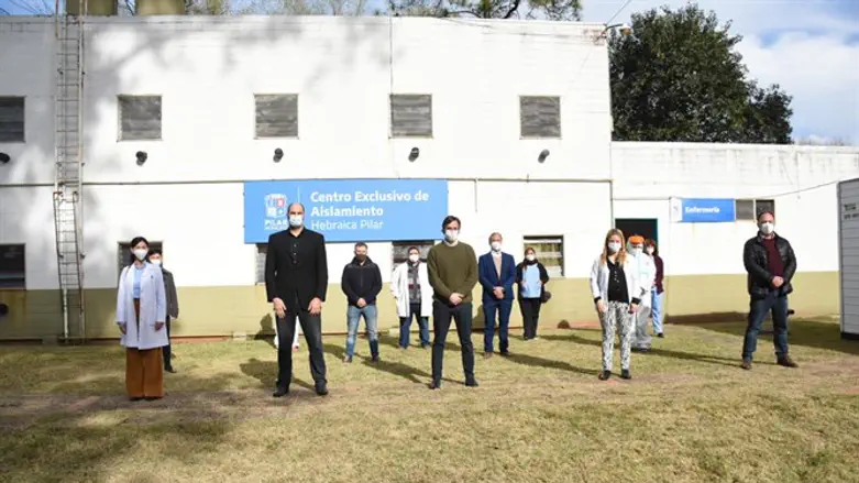 Hebraica JCC Pres. J. Lemcovich, Pilar Mayor Federico Achaval at JCC's COVID-19 hospital.