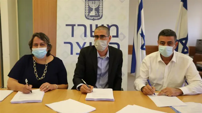חתימת ההסכם