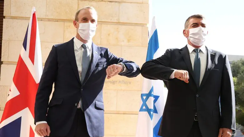 גבי אשכנזי ודומיניק ראב