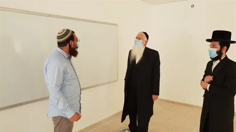 פרוש בביקורו