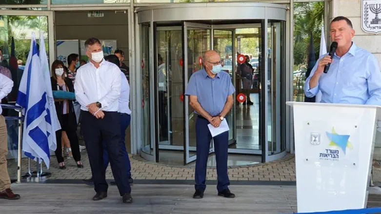 יולי אדלשטיין