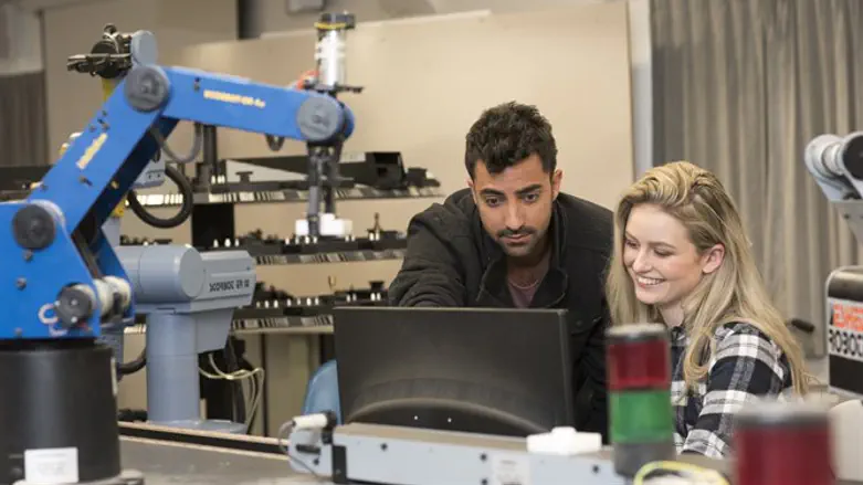 תעשייה וניהול