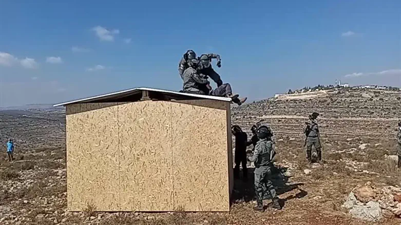 Police use force to evacuate Maale Shai