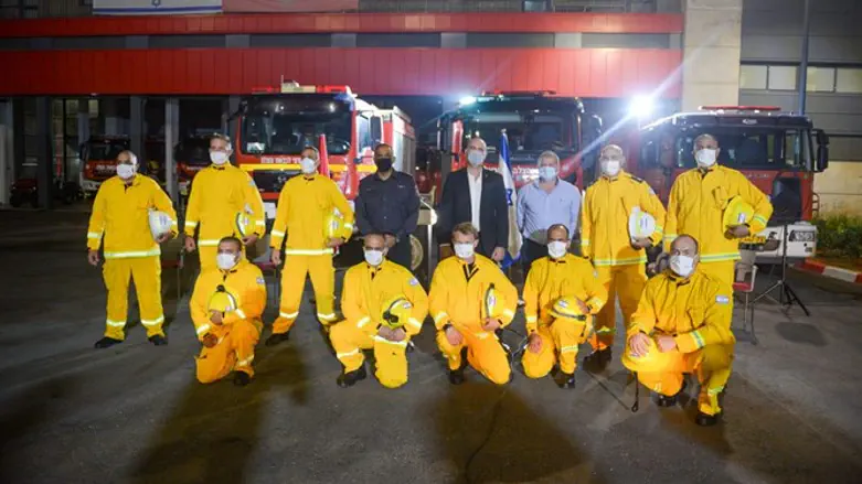 משלחת של לוחמי אש יצאה לקליפורניה