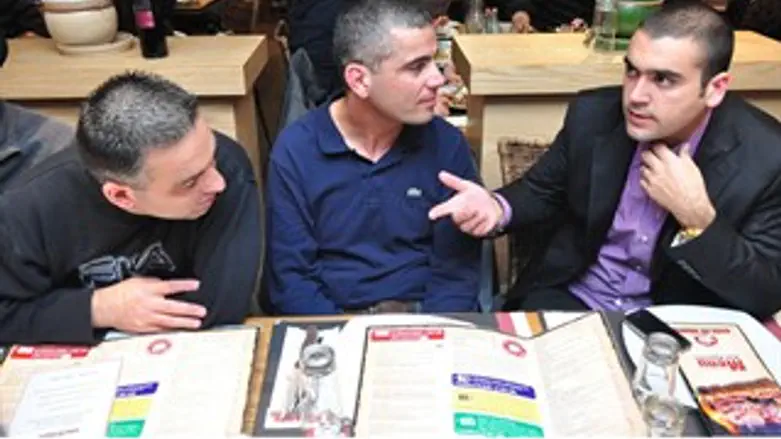 הסוהרים במסעדה