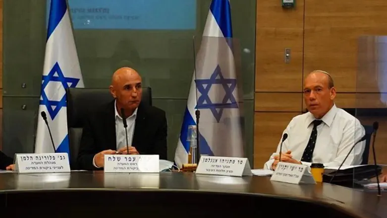 ח"כ עפר שלח עם מבקר המדינה מתניהו אנגלמן