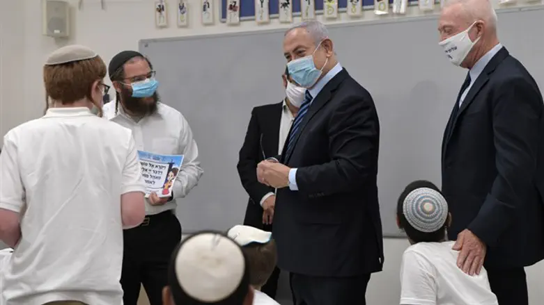 PM Netanyahu and Min. Galant at the Neta'im School in Mevo Horon