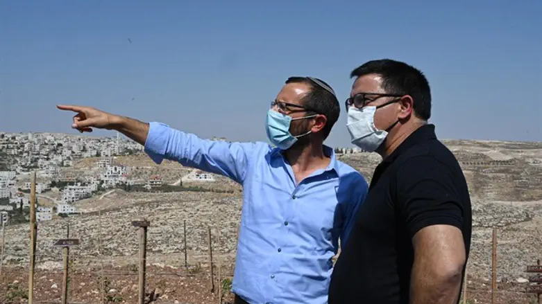 ישראל גנץ והשר מיכאל ביטון