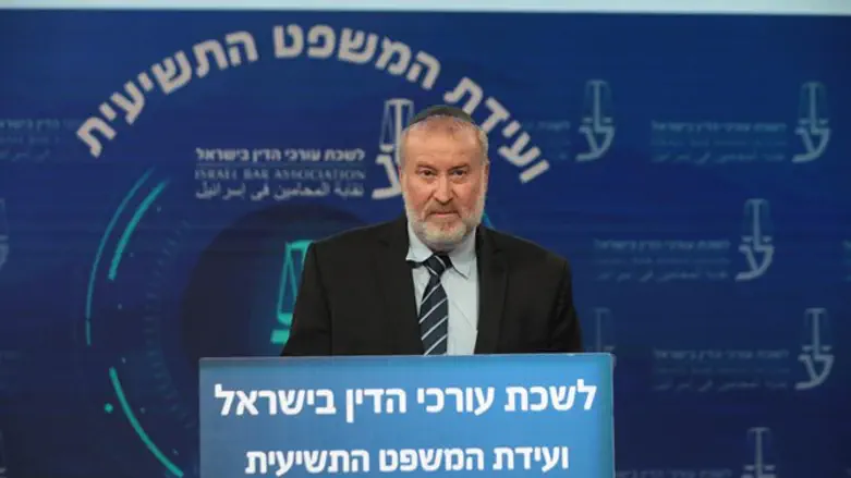 אביחי מנדלבליט