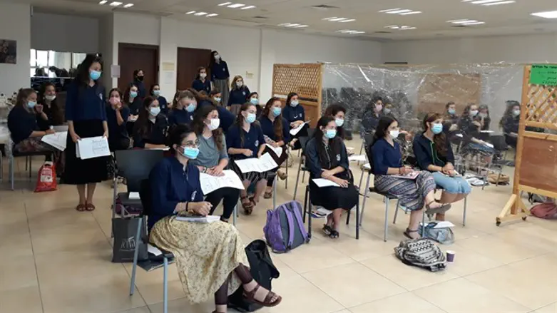 הקומונריות במרכז חיב"ה