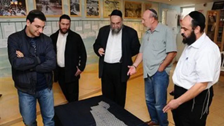 יגודייב ומארחיו במוזיאון