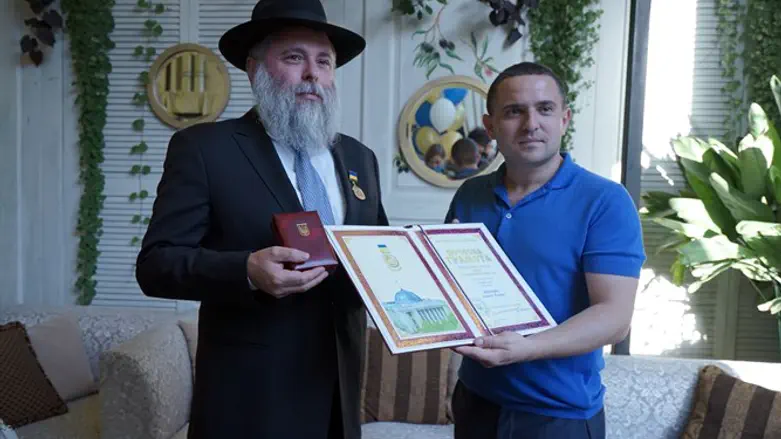 הרב מרקוביץ' וחבר הפרלמנט אלכסנדר קוניצקי