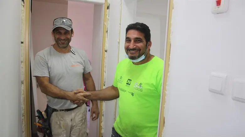 Tenufa Bakehila volunteers